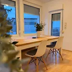 Apartman Ks - 2 Schlafzimmer Mit Einzelbetten Fuer 4-5 Personen *