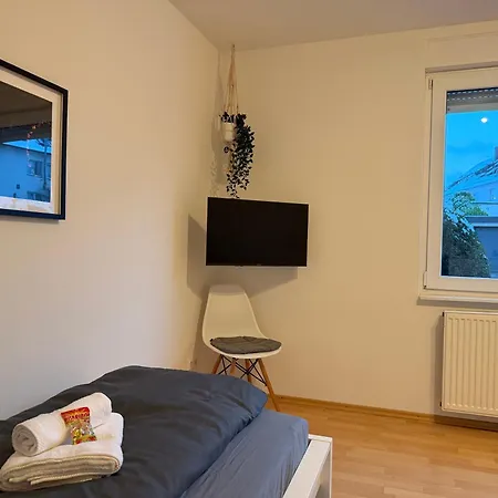 Ks - 2 Schlafzimmer Mit Einzelbetten Für 4-5 Personen *